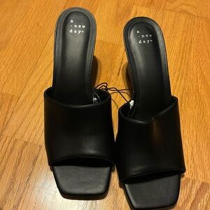 NWT A New Day black slip-on wedges